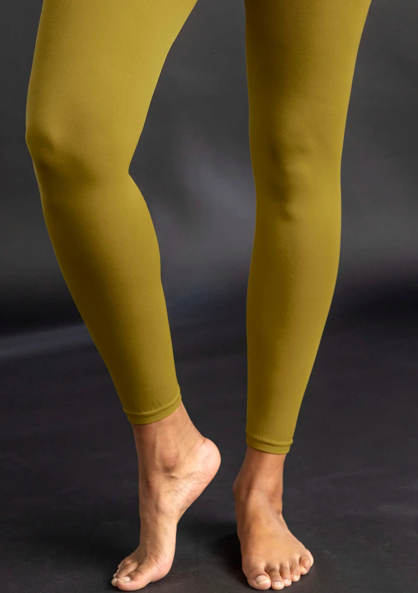 Enfärgade leggings i återvunnen polyamid-Gudrun Sjödén Online