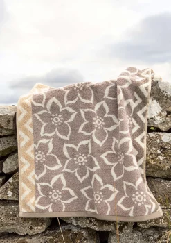 Handduk "Stars" i ekologisk bomull-Gudrun Sjödén Best