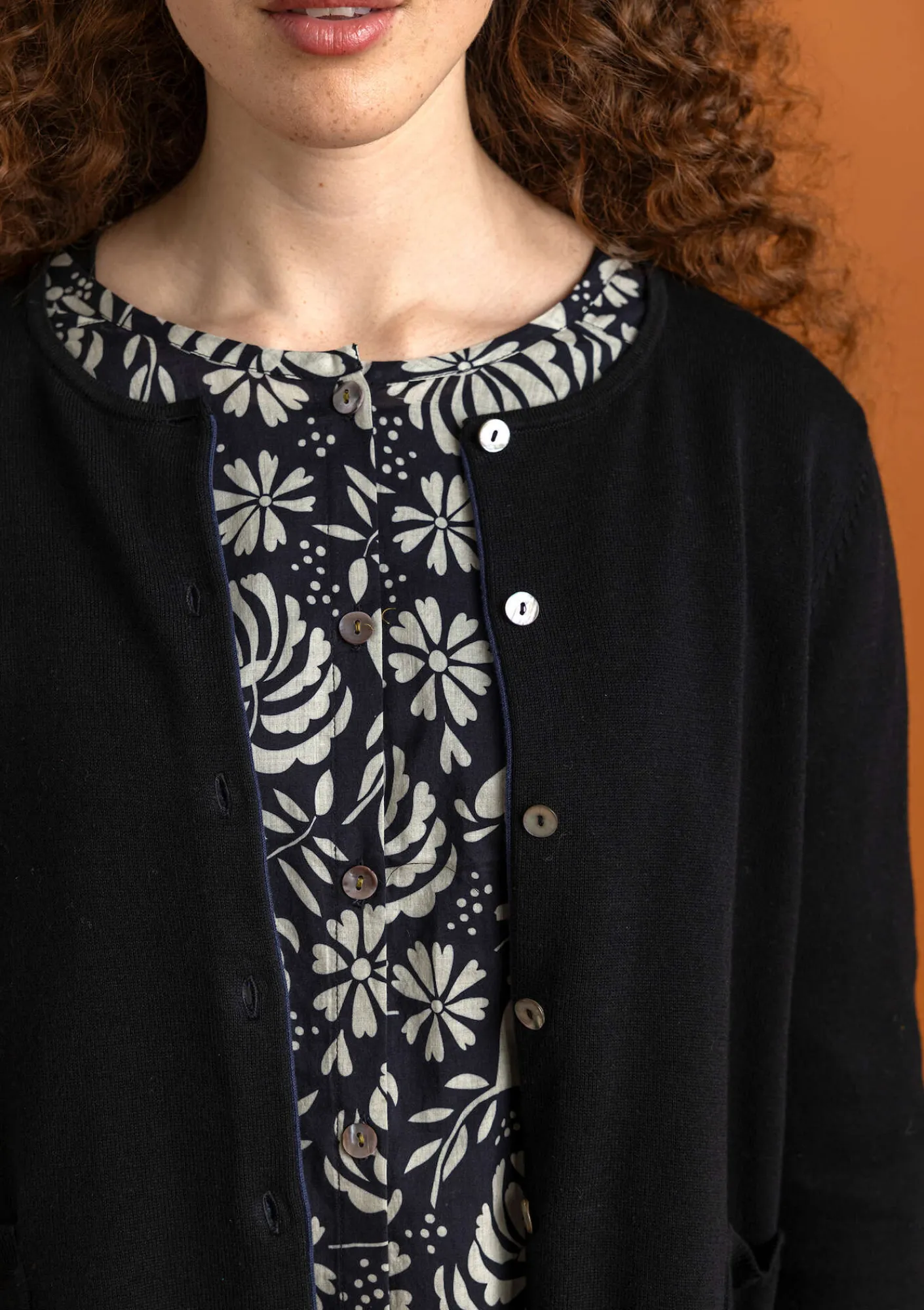 Kofta i ekologisk/återvunnen bomull-Gudrun Sjödén