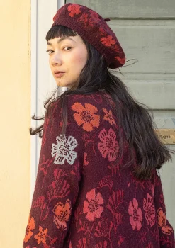 Stickad basker "Gnistra" i alpackamix/ekoligisk och återvunnen bomull-Gudrun Sjödén Hot