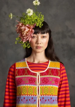 Stickad väst "Klara" i ekologisk/återvunnen bomull-Gudrun Sjödén Hot